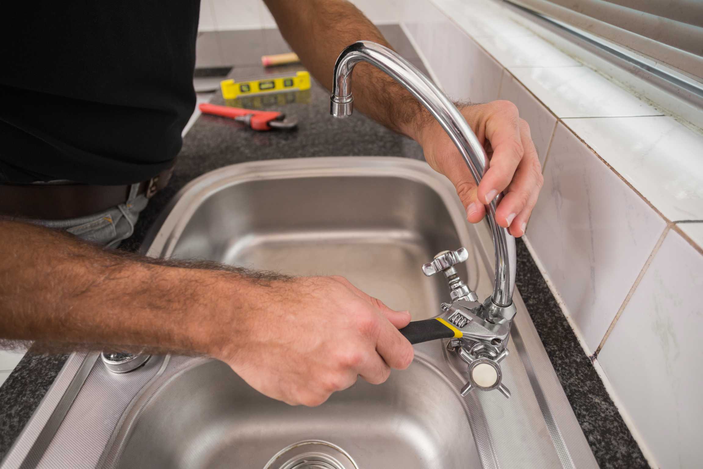 local-handyman-services-London-fixing-faucet