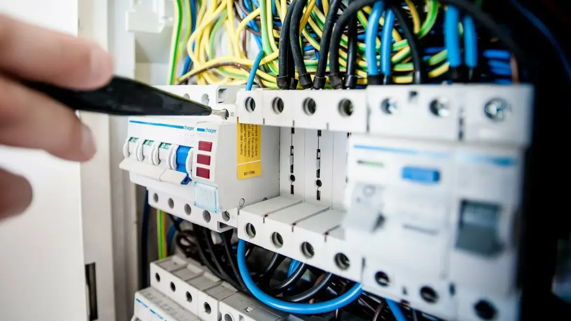 Electrician East London | E&M ELECTRICAL LTD